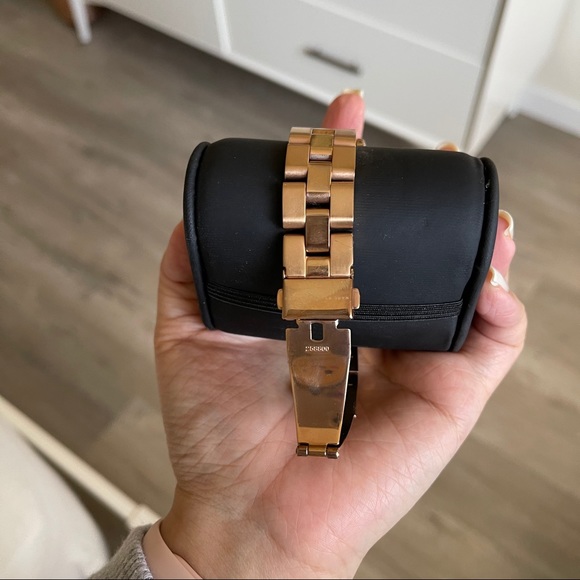 Marc Jacobs Rose Gold Watch - Picture 2 of 2